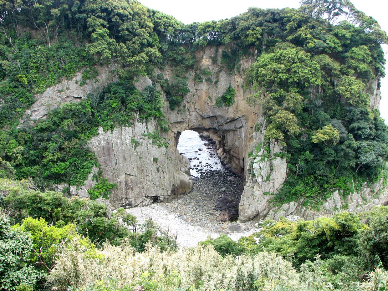 白山洞門