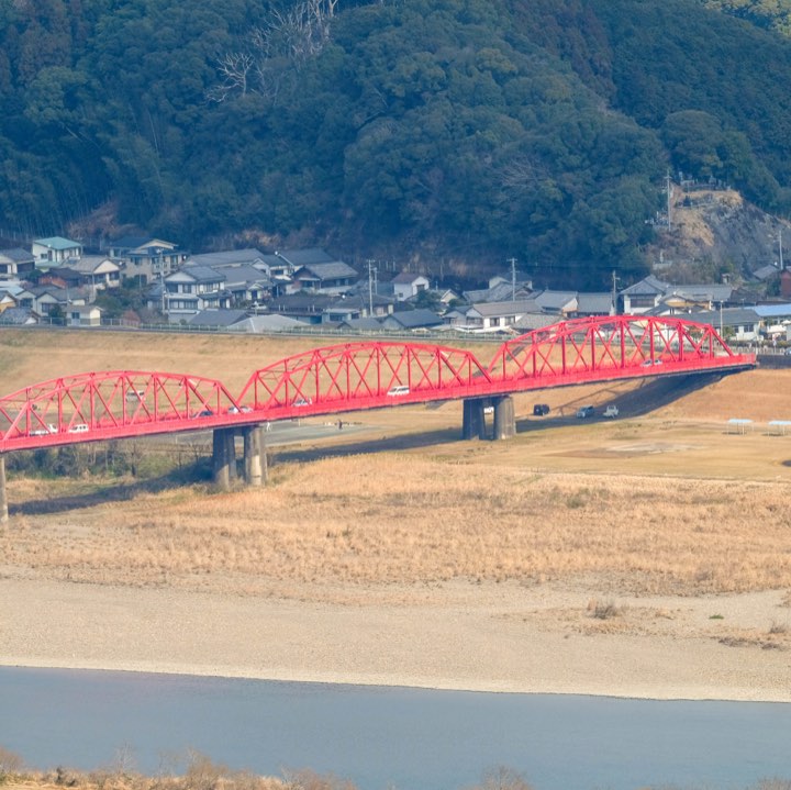 香山寺から見る赤鉄橋の写真