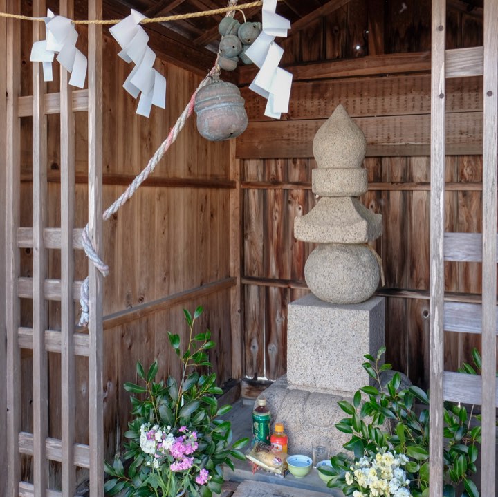 一條房基の墓の写真